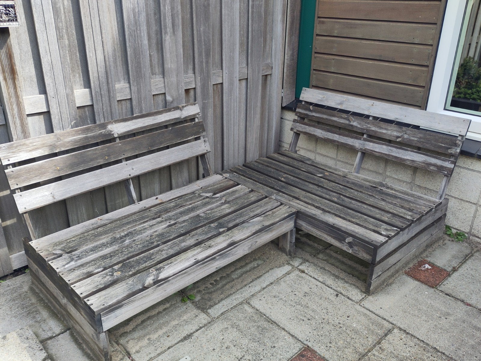 Houten loungebanken van pallets met kussens, Tuin en Terras, Ophalen, Gebruikt, Hout