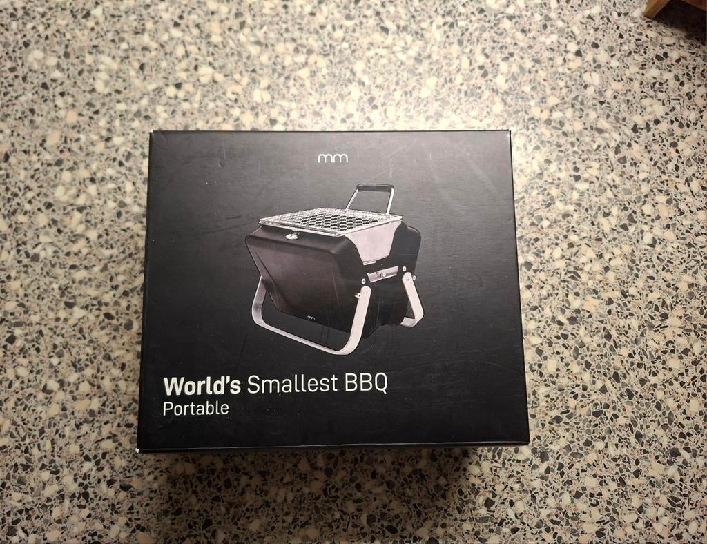 Draagbare mini BBQ - 's Werelds Kleinste BBQ, Tuin en Terras, Barbecue-accessoires, Nieuw, Ophalen of Verzenden
