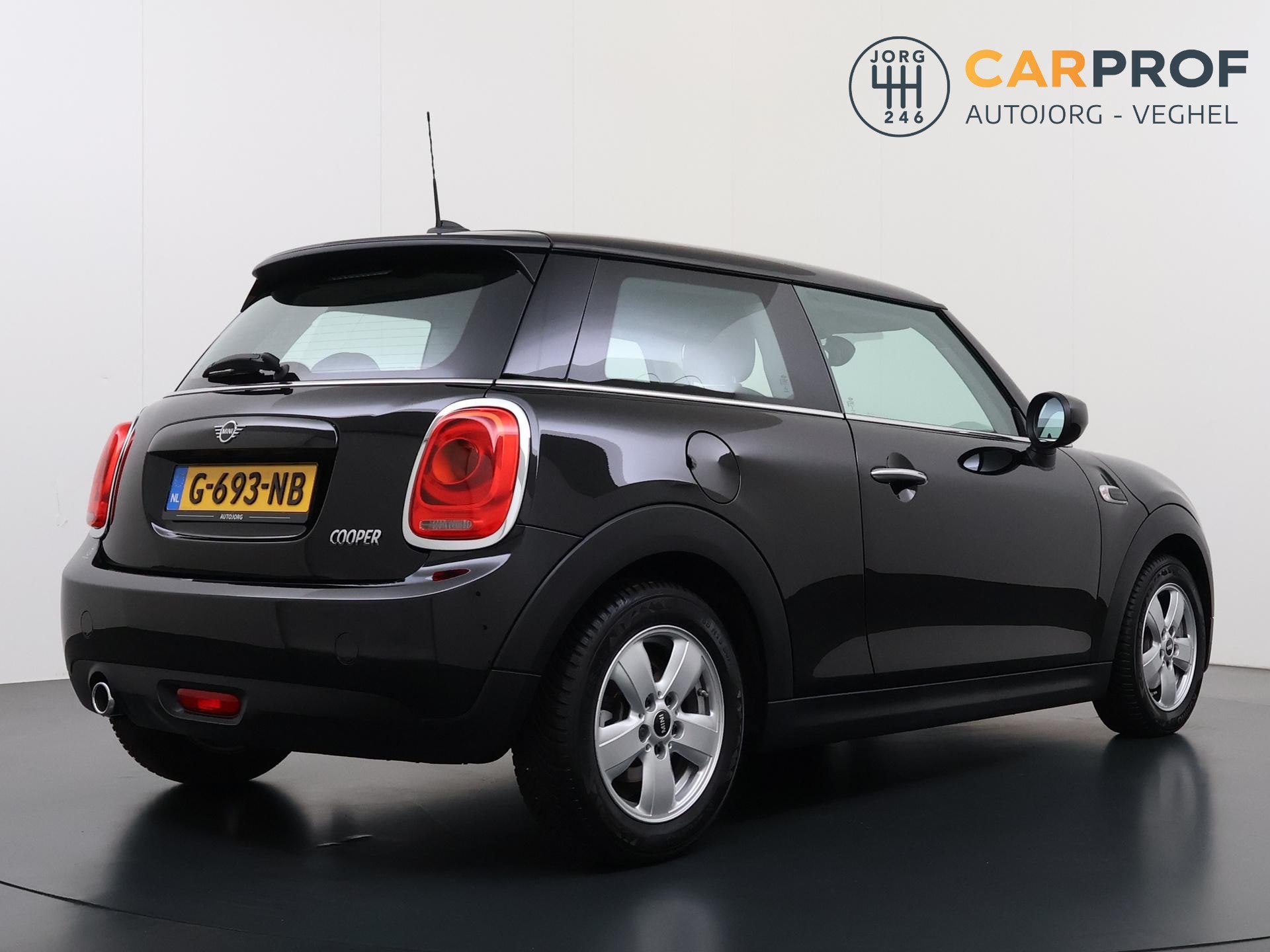 MINI 3-Deurs 1.5 Cooper Navigatie NL Auto NAP, Voorwielaandrijving, Gebruikt, 4 stoelen, Origineel Nederlands