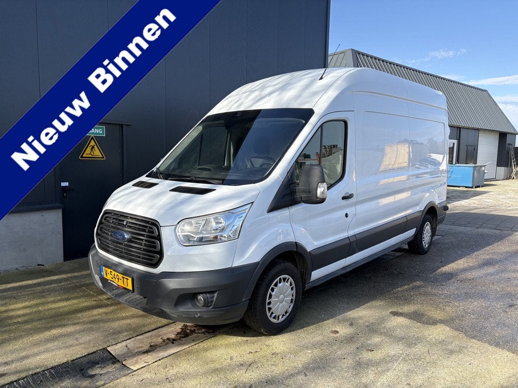 Ford Transit 310 2.2 TDCI L3H2 Ambiente (bj 2015), Auto's, Bestelauto's, Voorwielaandrijving, Euro 5, Gebruikt, Zwart
