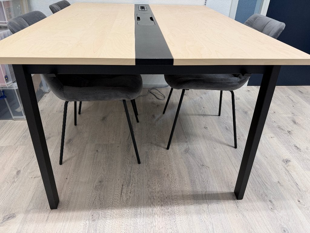 Ikea Mittzon vergadertafel 140x108 cm, Kabelgoot, Hout, Ophalen of Verzenden, Zo goed als nieuw