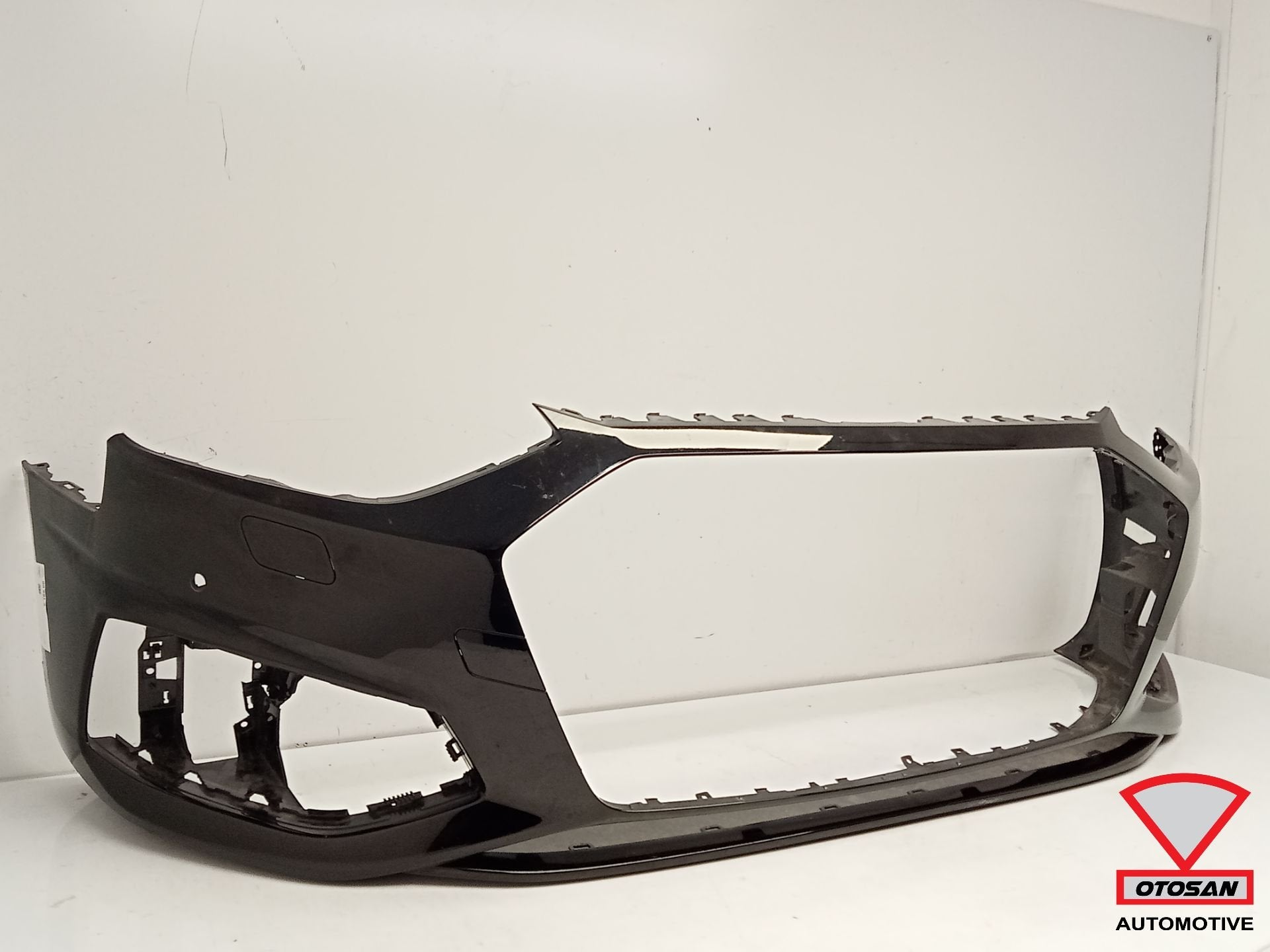 Audi A4 8W B9 Facelift Voorbumper Bumper 4xPDC KLS Origineel, Gebruikt, AUDI AG, Auto-Union-Strasse 1
85045  Ingolstadt, DE, Kundenbetreuung@audi.de