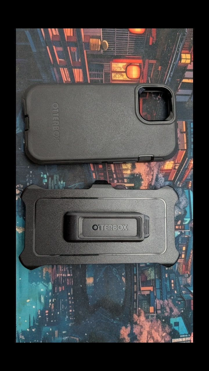OtterBox iPhone 13 Defender Hoesje met Riemclip Zwart, Hoesje of Tasje, Zo goed als nieuw, Schokbestendig, OtterBox