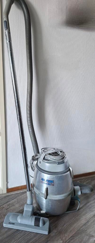 Nilfisk GM 80 Stofzuiger - Vintage Krachtpatser, Witgoed en Apparatuur, Stofzuigers, Stofzak, Gebruikt, Ophalen of Verzenden, Industriële stofzuiger