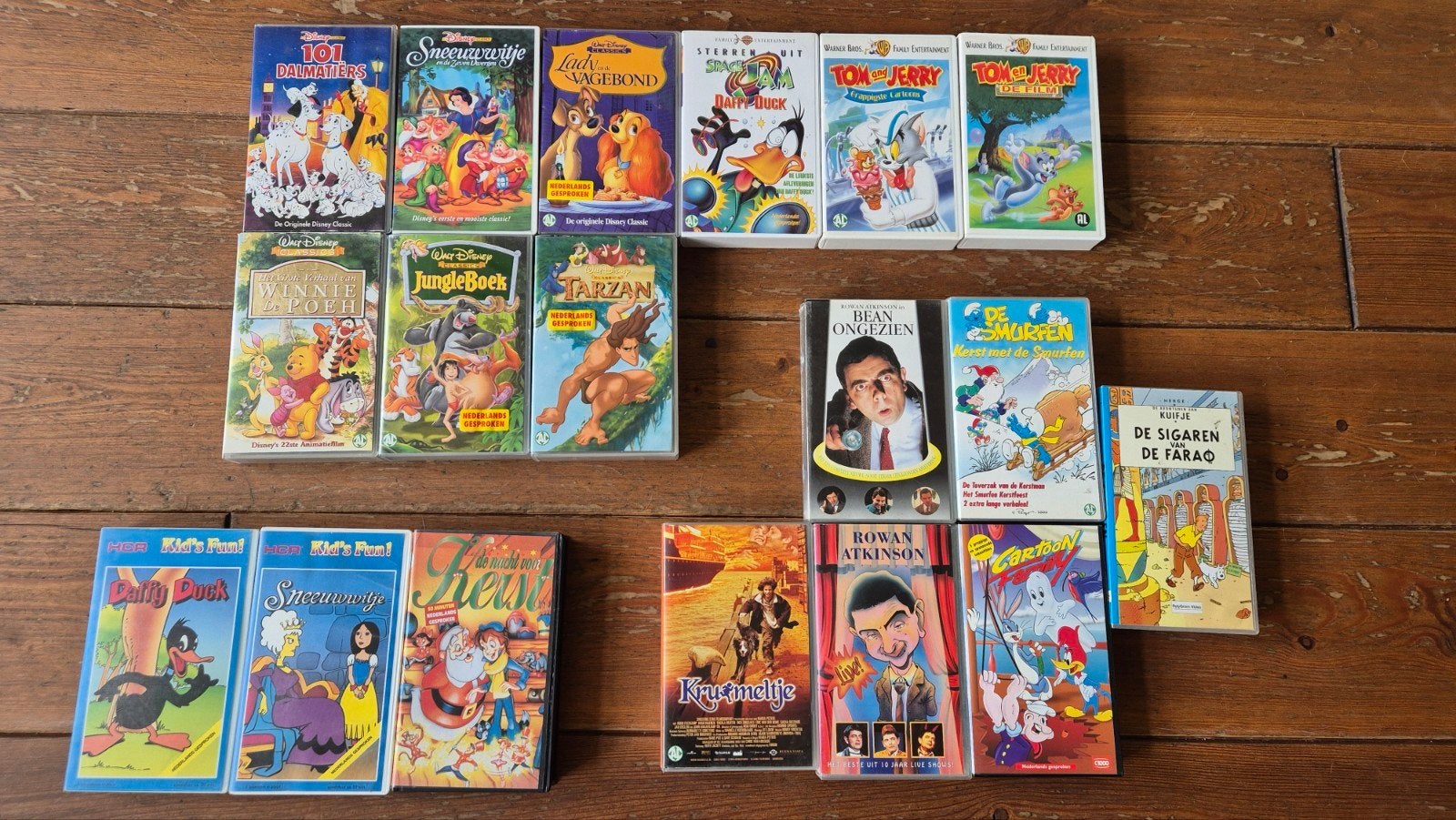 18 diverse Disney warner bros videobanden goede staat, Cd's en Dvd's, VHS | Kinderen en Jeugd, Nederlands ondertiteld, Gebruikt