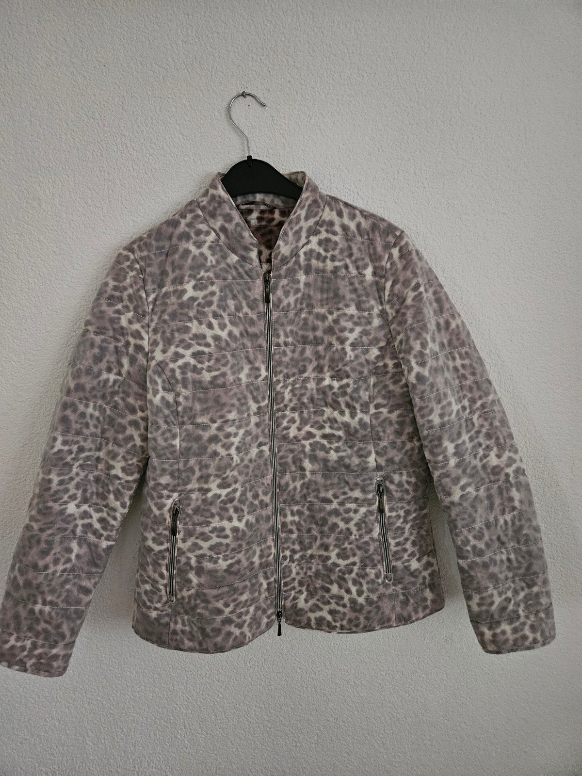 Leuke jas met dierenprint - Maat L40 zeer goede staat, Maat 38/40 (M), Onbekend@voorbeeld.com, Onbekend, Ophalen of Verzenden