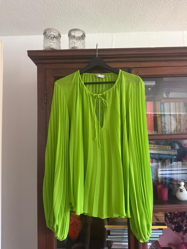 Plissé blouse Zara appeltjes groen maat L, Kleding | Dames, Ophalen of Verzenden, Zo goed als nieuw, Groen