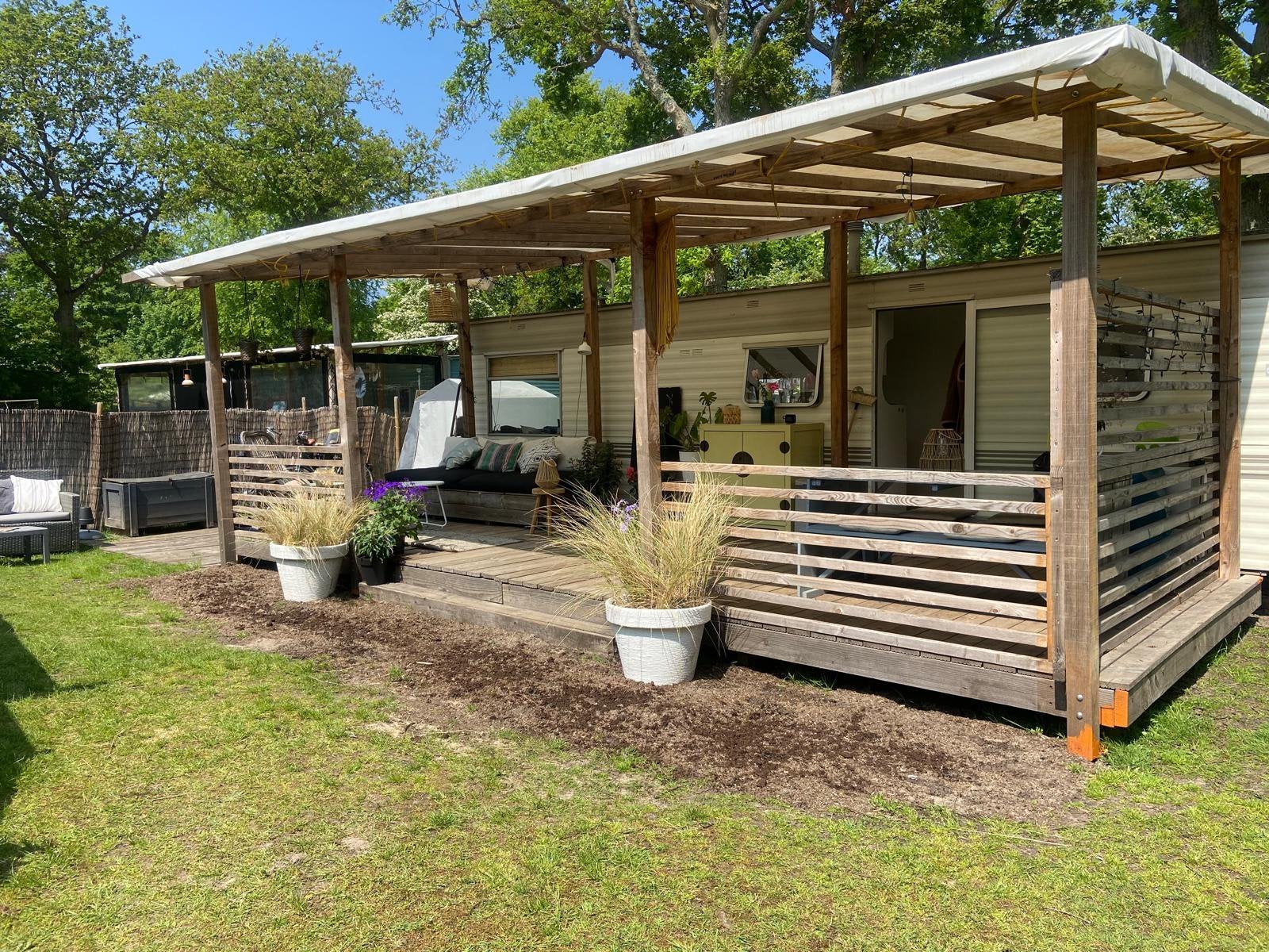 VERHUUR STACARAVAN MET VERANDA - CAMPING BAKKUM, Caravans en Kamperen, Verhuur