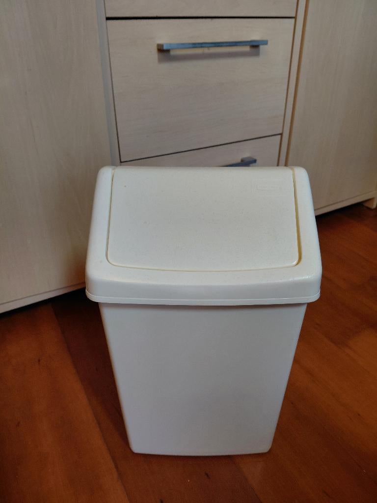Rubbermaid afvalbak prullenbak met tuimeldeksel, Kunststof, Gebruikt, 40 liter of meer, Ophalen of Verzenden