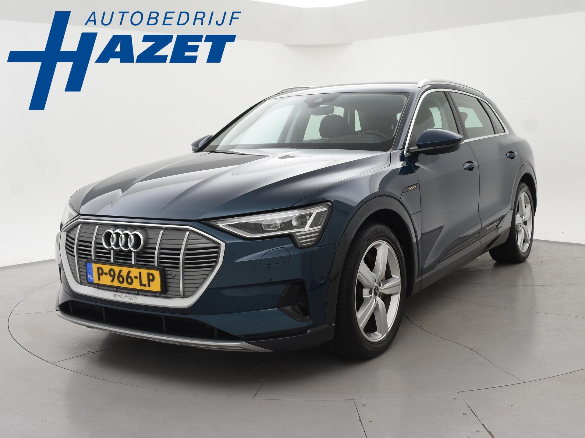 Audi e-tron 55 QUATTRO 95 kWh + TREKHAAK | NACHTZICHT 92% SO, Auto's, Automaat, 131 €/maand, Stof, Zwart