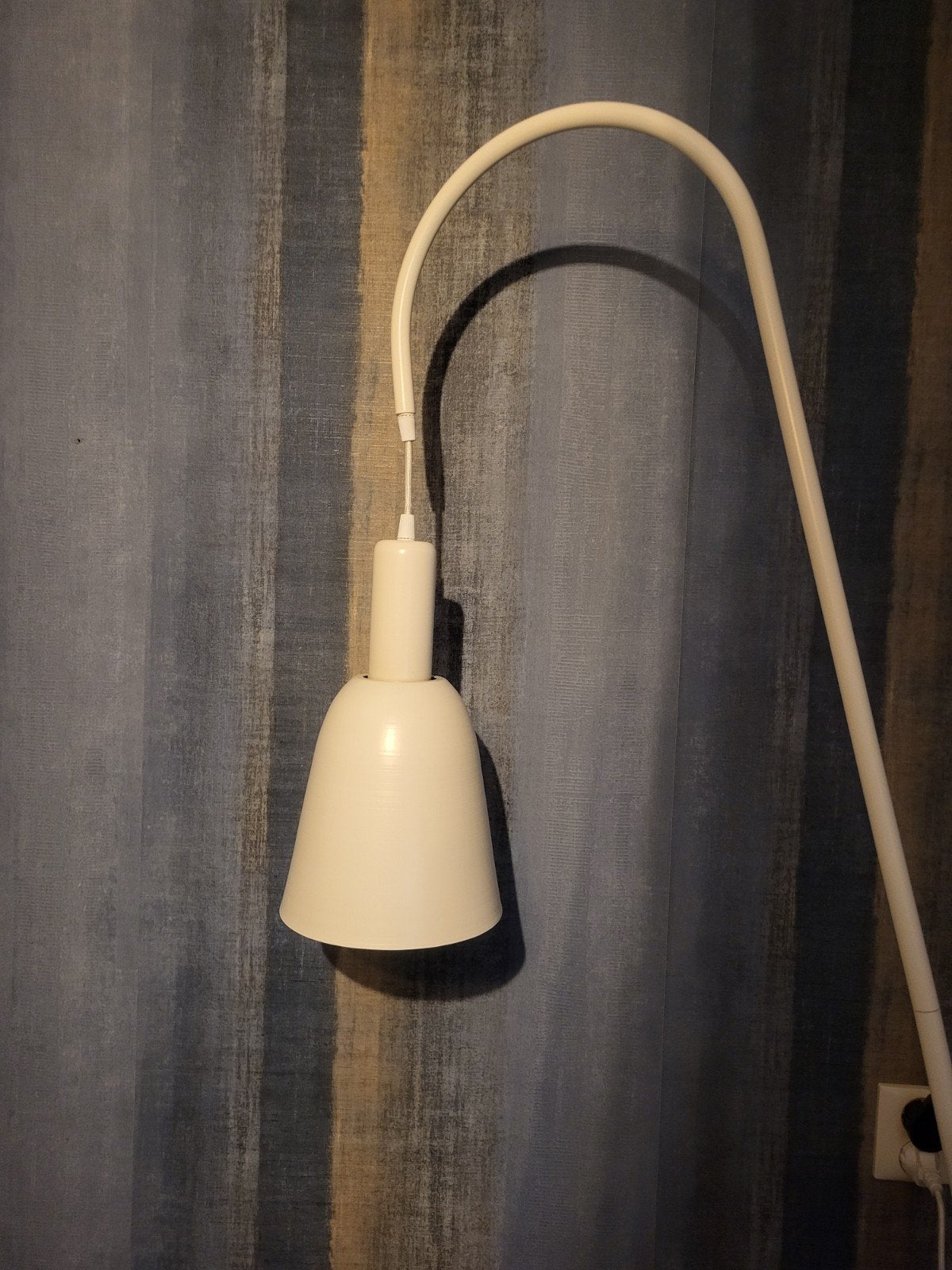 Witte vloerlamp vtwonen - Stijlvolle booglamp, Huis en Inrichting, Lampen | Vloerlampen, Ophalen, Modern, Scandinavisch, E27 (groot)