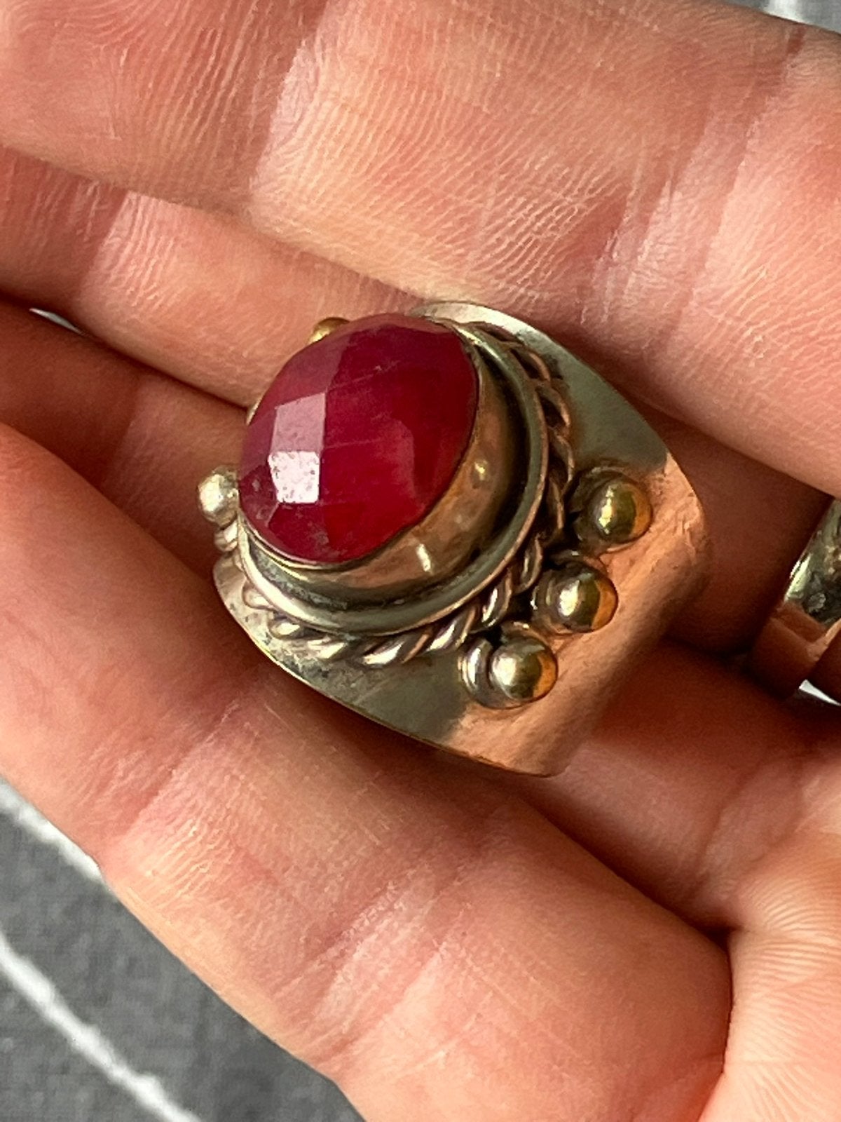 Boho Ring with Ruby Root Style Large Red Ethnic Gemstone, Ophalen of Verzenden, Zo goed als nieuw, 17 tot 18, Met edelsteen
