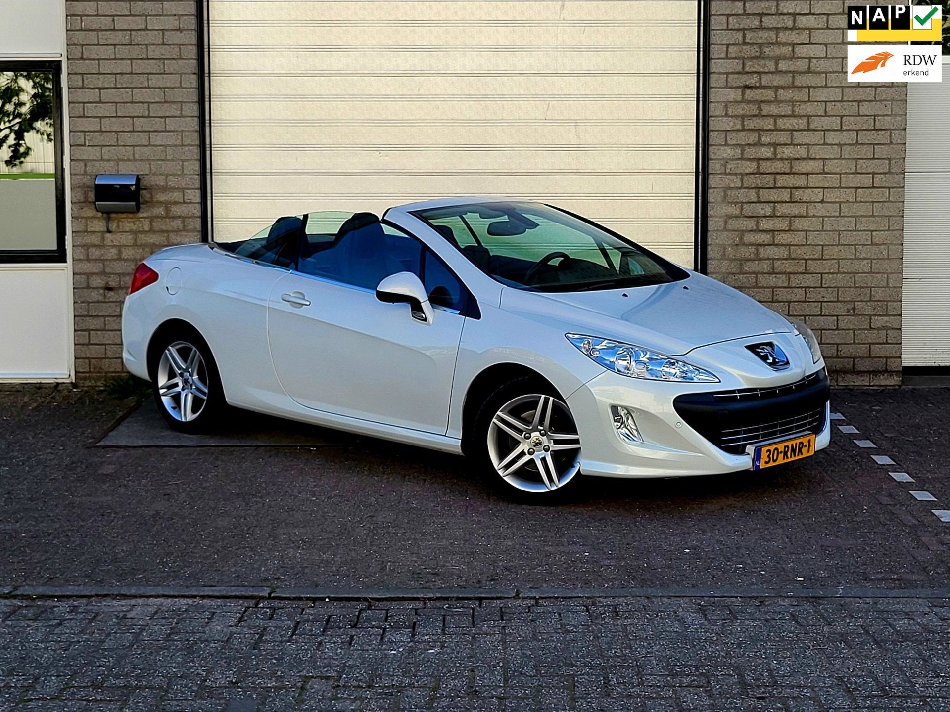 Peugeot 308 CC 1.6 THP Griffe / Cabrio / Leer / Navi / Pdc /, Auto's, Voorwielaandrijving, Euro 5, 1490 kg, Gebruikt