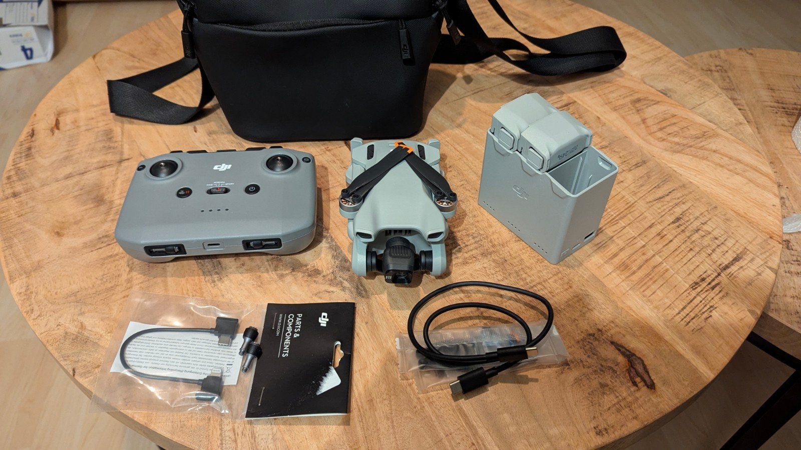 DJI Mini 3 Fly More Combo - Compleet met accessoires, Cameradrone, Ophalen of Verzenden, Zo goed als nieuw, DJI