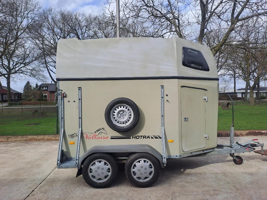nette 2 paards trailer hotra voltaire zadelkamer, Ophalen, Gebruikt