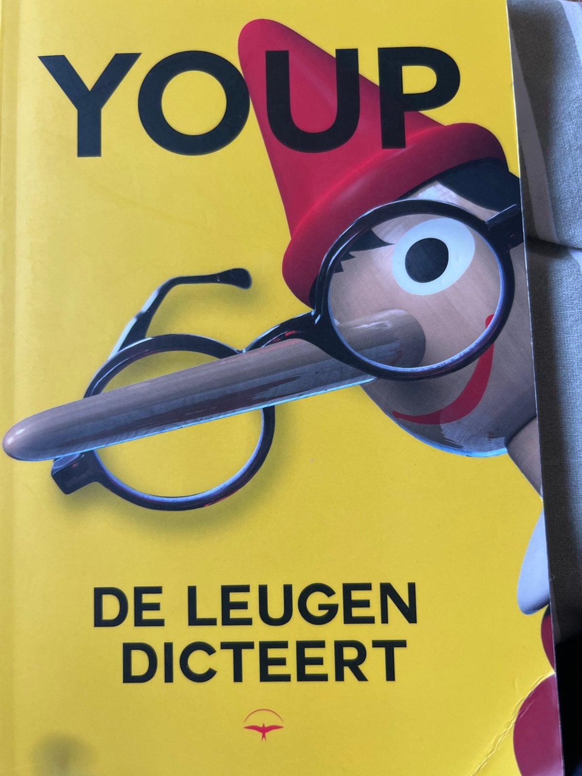 YOUP: De Leugen Dicteert - Boek, Boeken, Ophalen of Verzenden, Zo goed als nieuw, Nederland