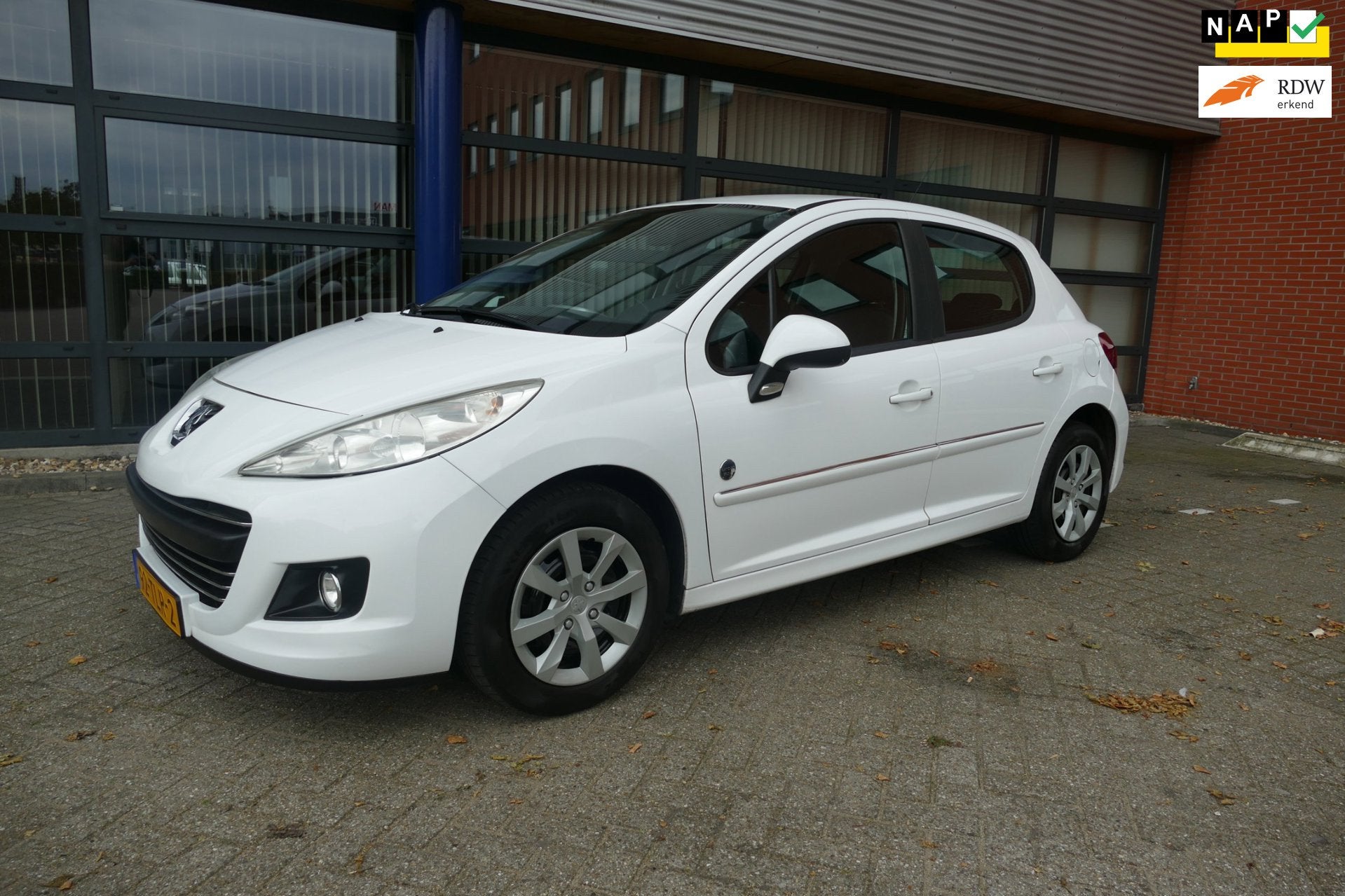 Peugeot 207 1.4 VTi Urban Move 5drs Apk 20-06-2027, Voorwielaandrijving, Euro 5, Stof, Gebruikt