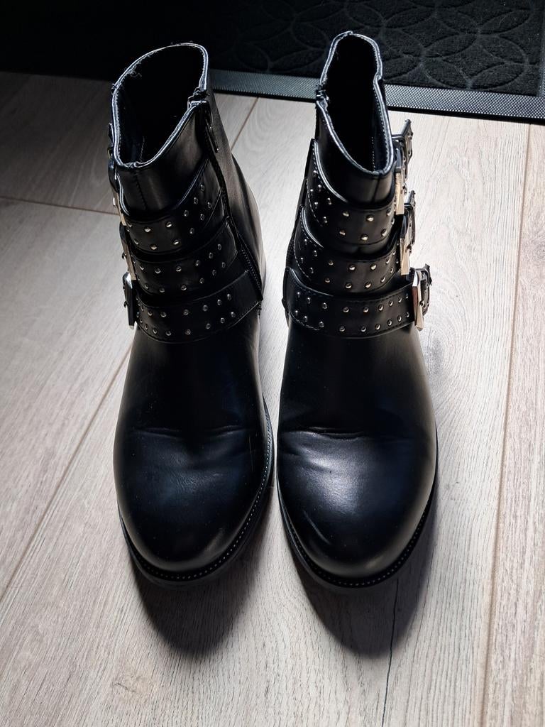 Zwarte laarsjes,en witte schoenen, Kleding | Dames, Schoenen, Ophalen, Zo goed als nieuw, Zwart