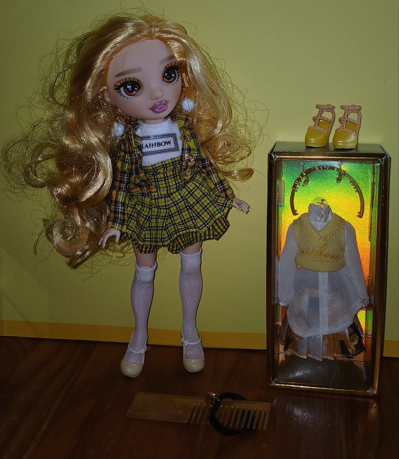 Rainbow High pop met accesoires, Verzamelen, Poppen, Ophalen of Verzenden, Zo goed als nieuw, Fashion Doll