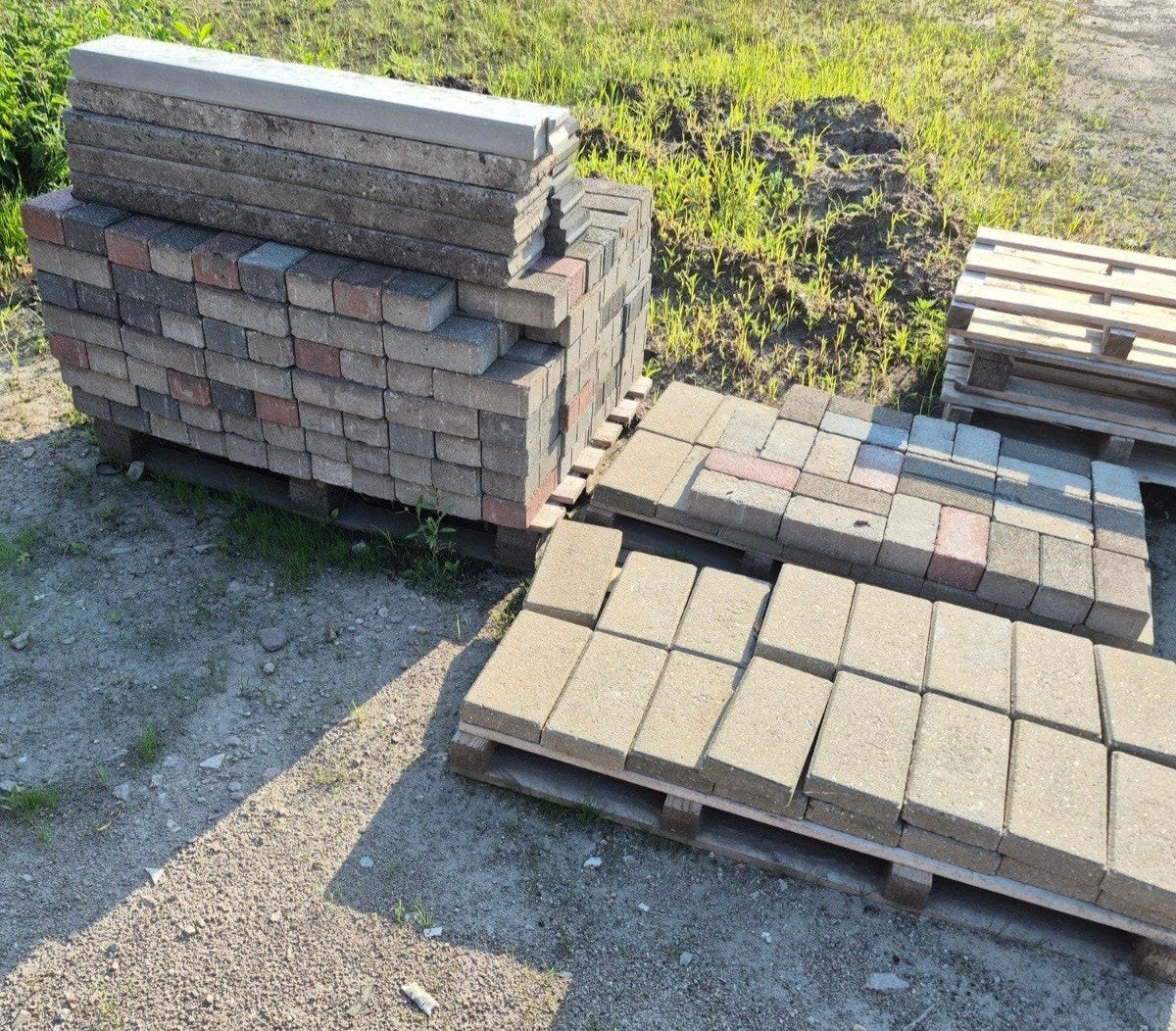 Gratis klinkers, opsluitbanden en halve 30x30 tegels, Tuin en Terras, Ophalen, Gebruikt, Beton, Klinkers