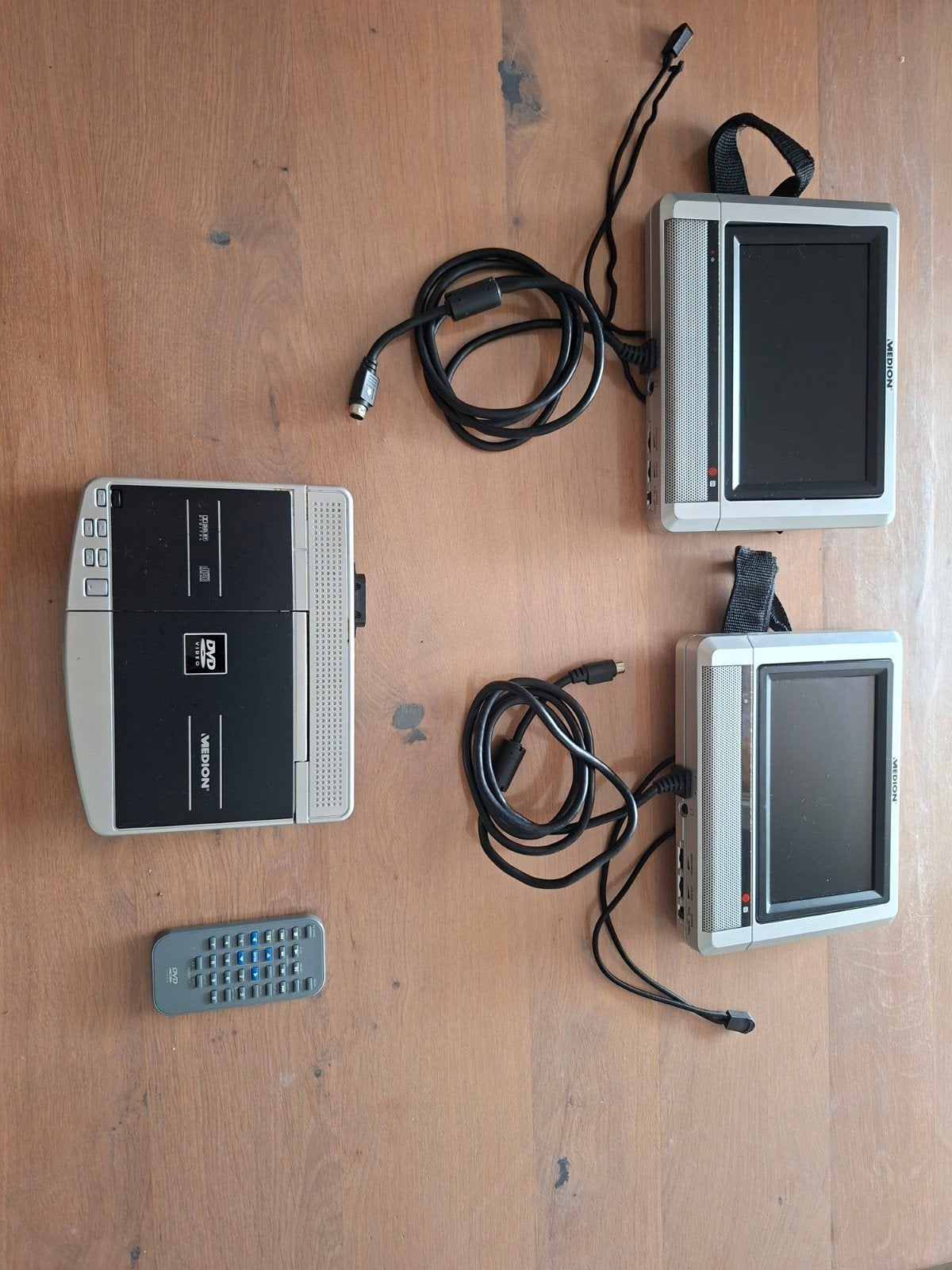 12V Auto DVD Speler met 2 Schermen - Ideaal voor Reizen, Audio, Tv en Foto, Dvd-spelers, Gebruikt, Draagbaar, Ophalen of Verzenden