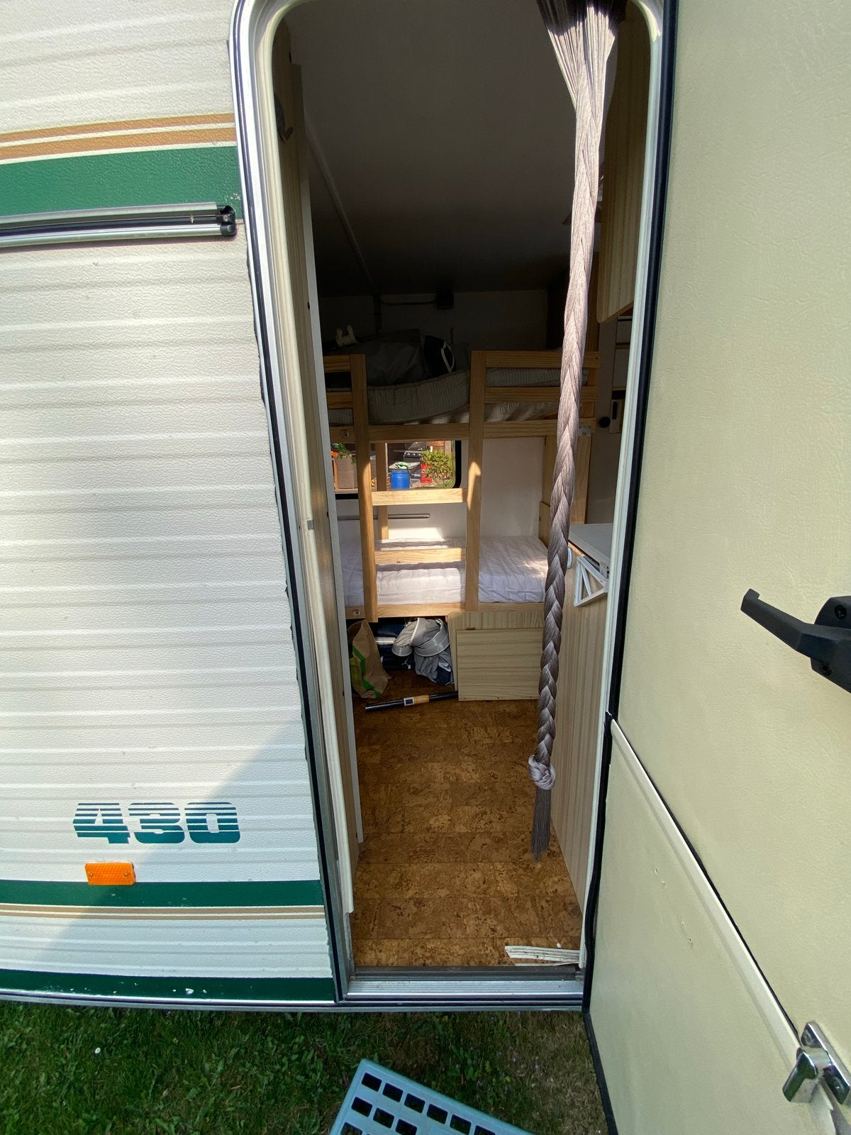 Caravan met stapelbed en nieuwe voortent, Caravans en Kamperen, Chateau, Stapelbed, Particulier, 4 tot 5 meter
