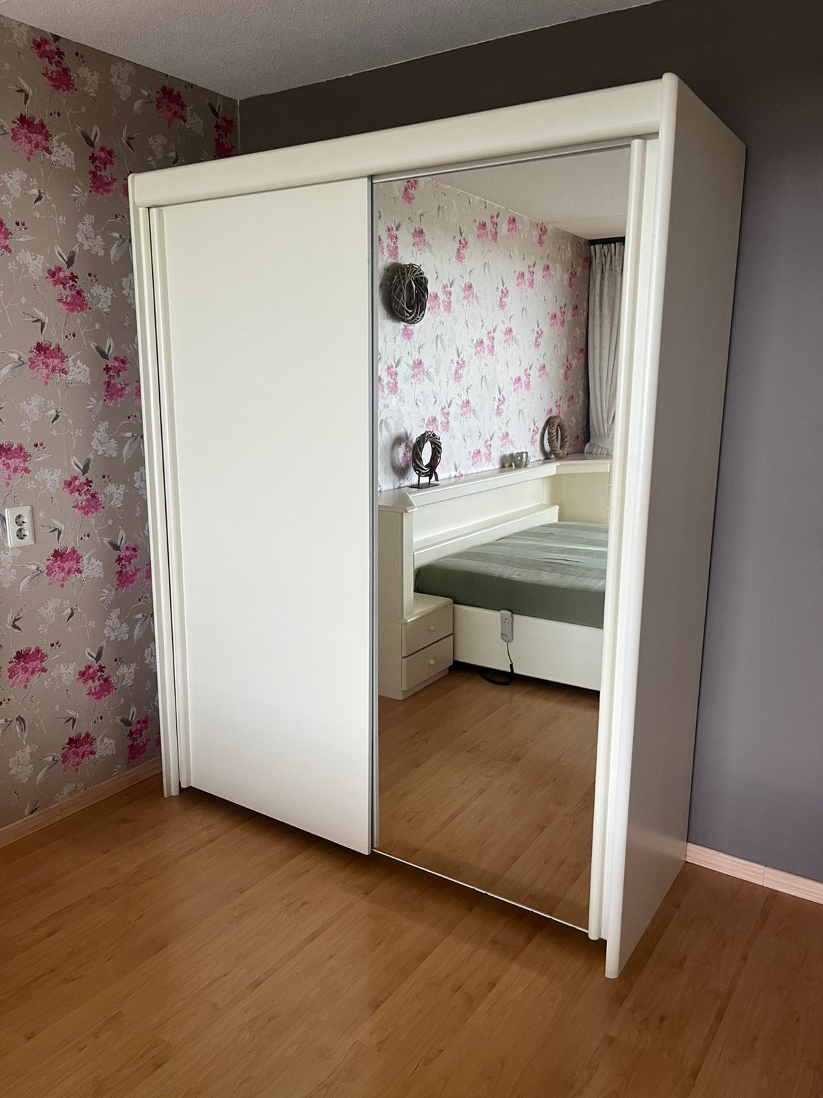 Kledingkast, 2 schuifdeuren waarvan 1 met spiegel, Huis en Inrichting, Kasten | Kledingkasten, Ophalen, 50 tot 75 cm, 200 cm of meer