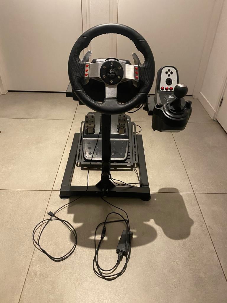 Logitech race stuur met pedalen, Spelcomputers en Games, Spelcomputers | Xbox | Accessoires, Ophalen, Zo goed als nieuw, Stuurtje of Sportattribuut