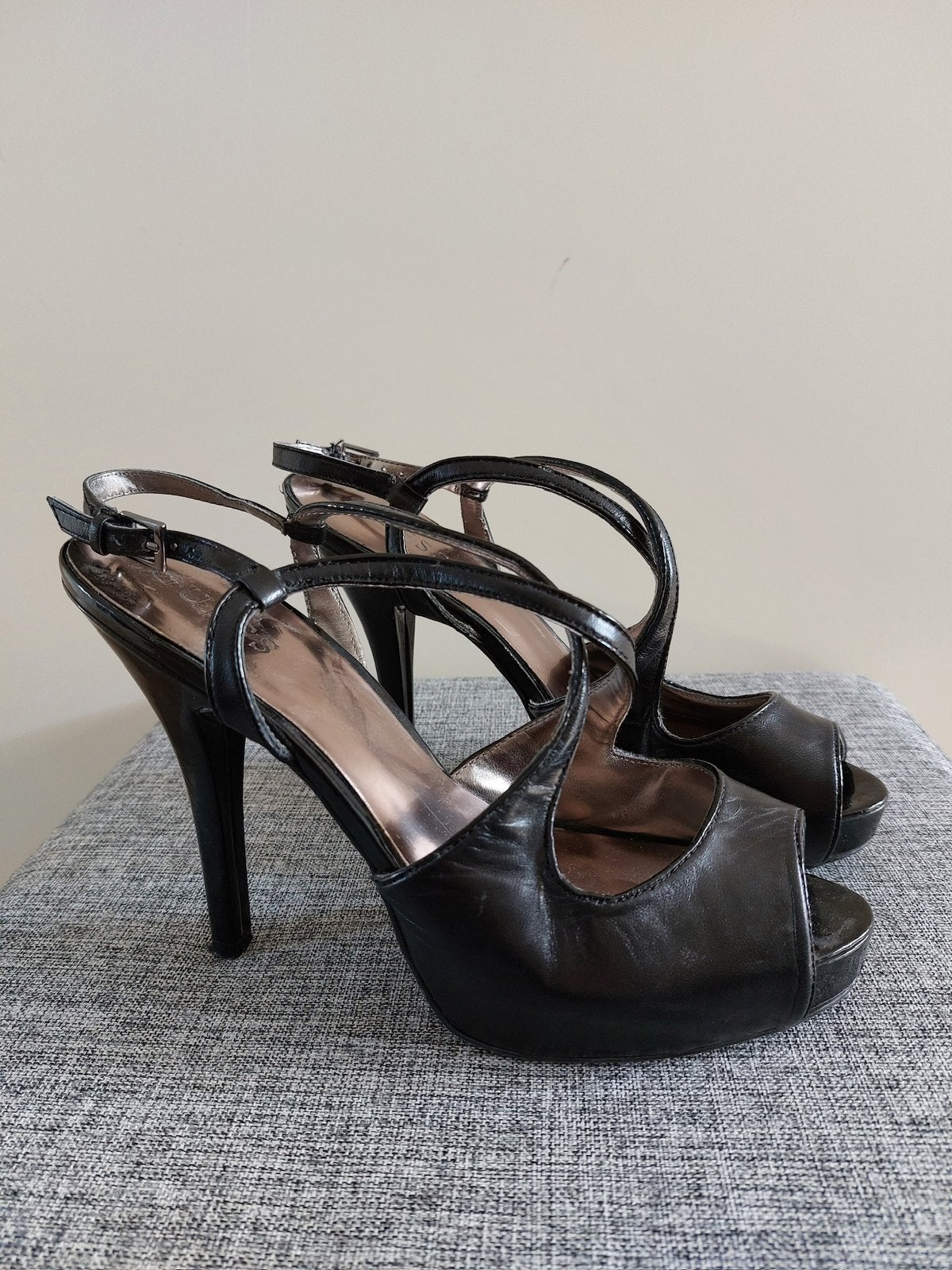 Prachtige Zwarte Guess Pumps/High heels maat 39, Kleding | Dames, Schoenen, Pumps, Zwart, Ophalen of Verzenden, Gedragen