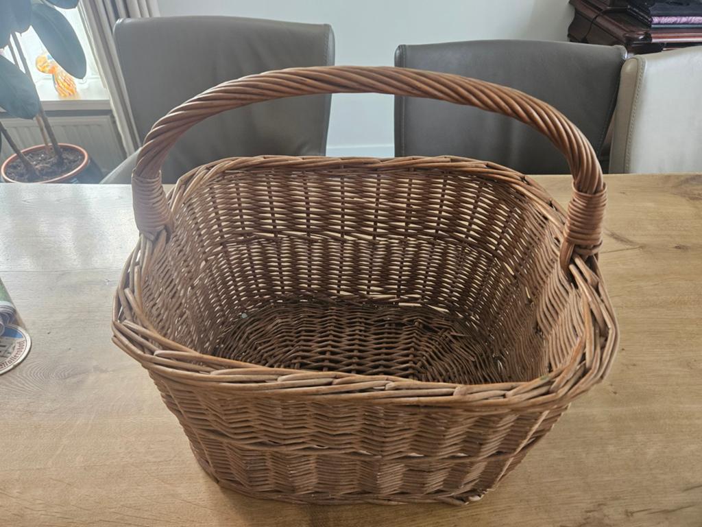 Te koop rieten mand, Ophalen of Verzenden, Zo goed als nieuw