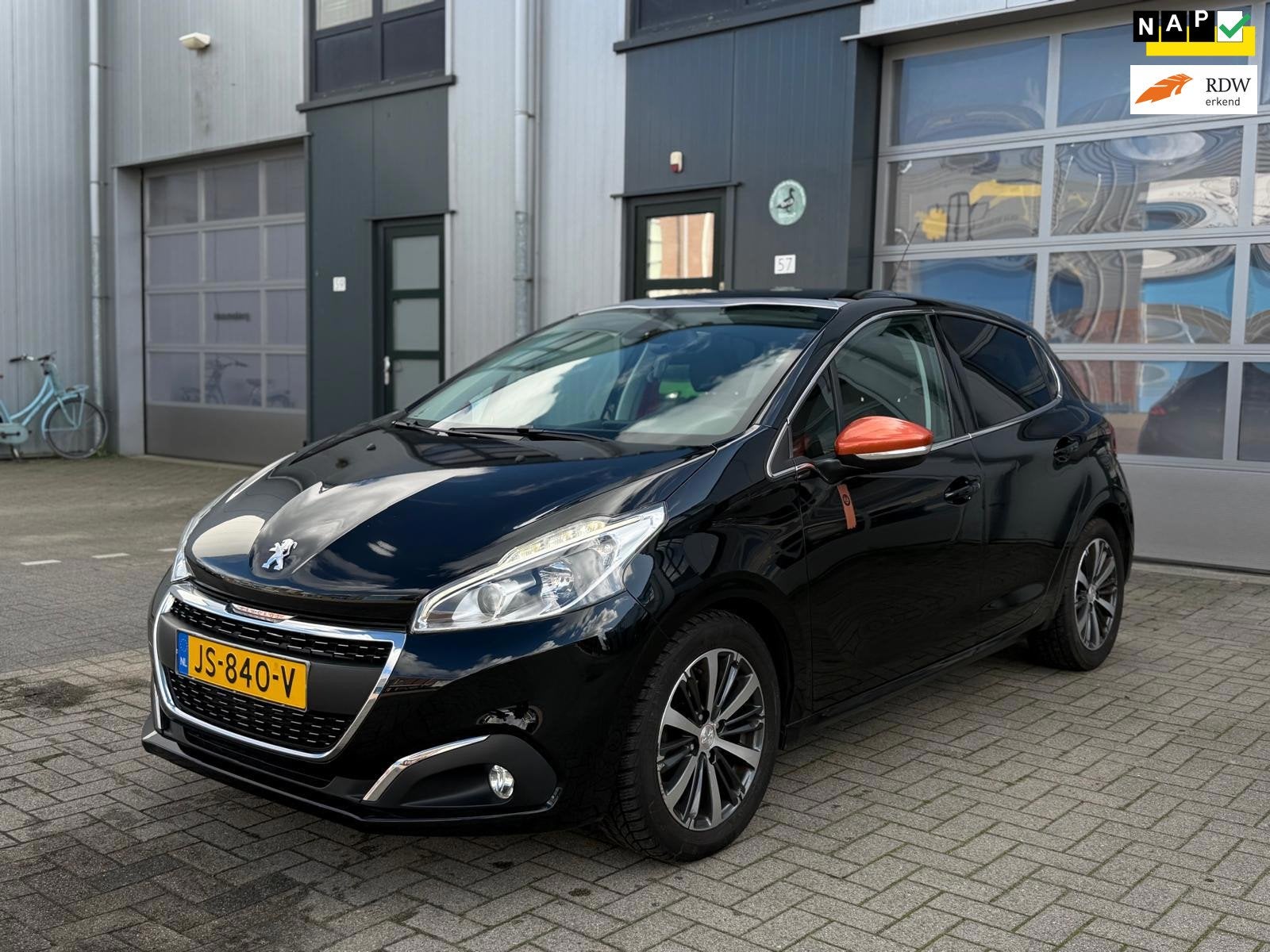 Peugeot 208 1.2 PureTech Roland Garros Carplay Panoramadak N, Auto's, Voorwielaandrijving, Dealer onderhouden, 40 €/maand, Origineel Nederlands