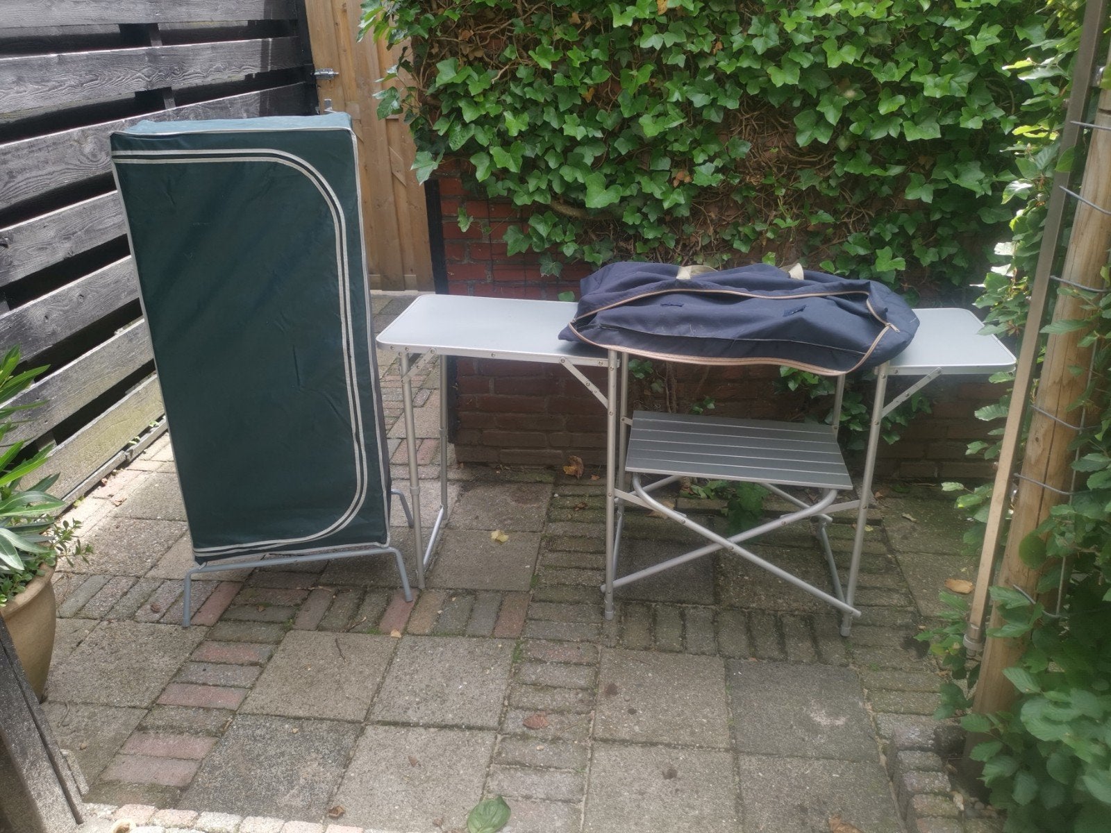 Opbergkast en licht aluminium keukentafel, Caravans en Kamperen, Ophalen of Verzenden, Campingkast