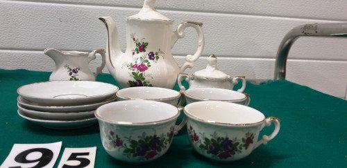Mini servies bloemen met gouden details, Antiek en Kunst, Antiek | Servies compleet, Ophalen of Verzenden