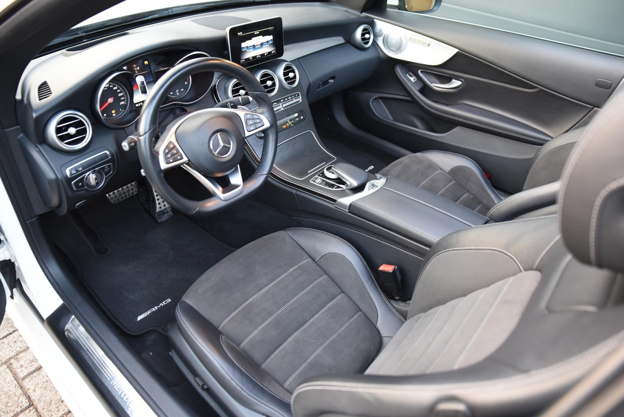 Mercedes-Benz C-klasse 200 AMG Line Premium Plus 4 Matic, Auto's, Automaat, Achterwielaandrijving, 4 cilinders, Cabriolet