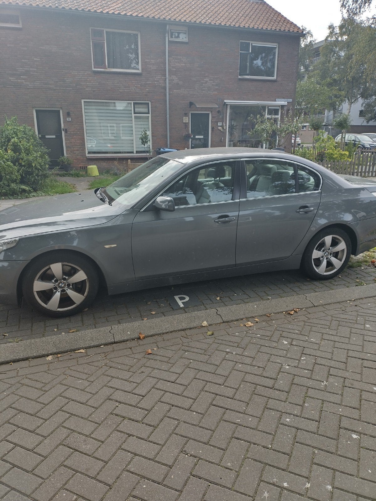 BMW 5-Serie 3.0 I 530 AUT 2004 Grijs, Auto's, Automaat, Achterwielaandrijving, 2000 kg, Sedan