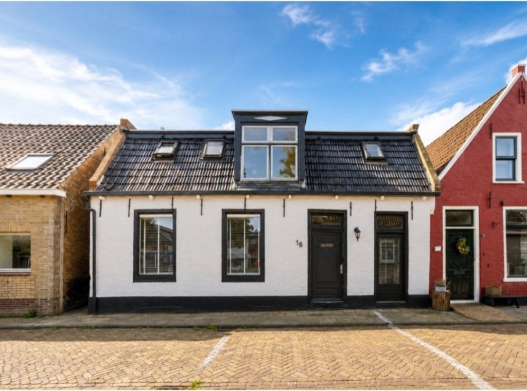 Hoekhuis eigengrond totaal 605m2  te koop in Minnertsga, 8 kamers, 135 m², 500 tot 1000 m², Friesland