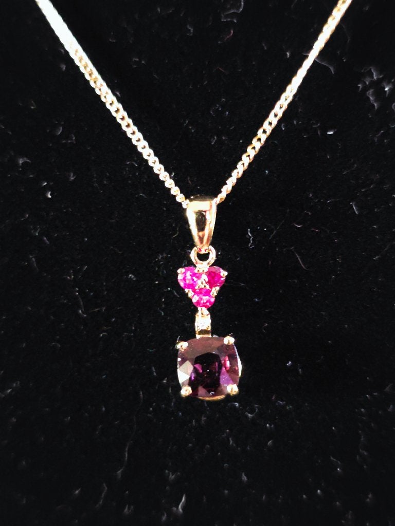 Exclusieve gouden hangertje met spinel, robijnen en diamant, Ophalen of Verzenden, Zo goed als nieuw, Met edelsteen, Goud
