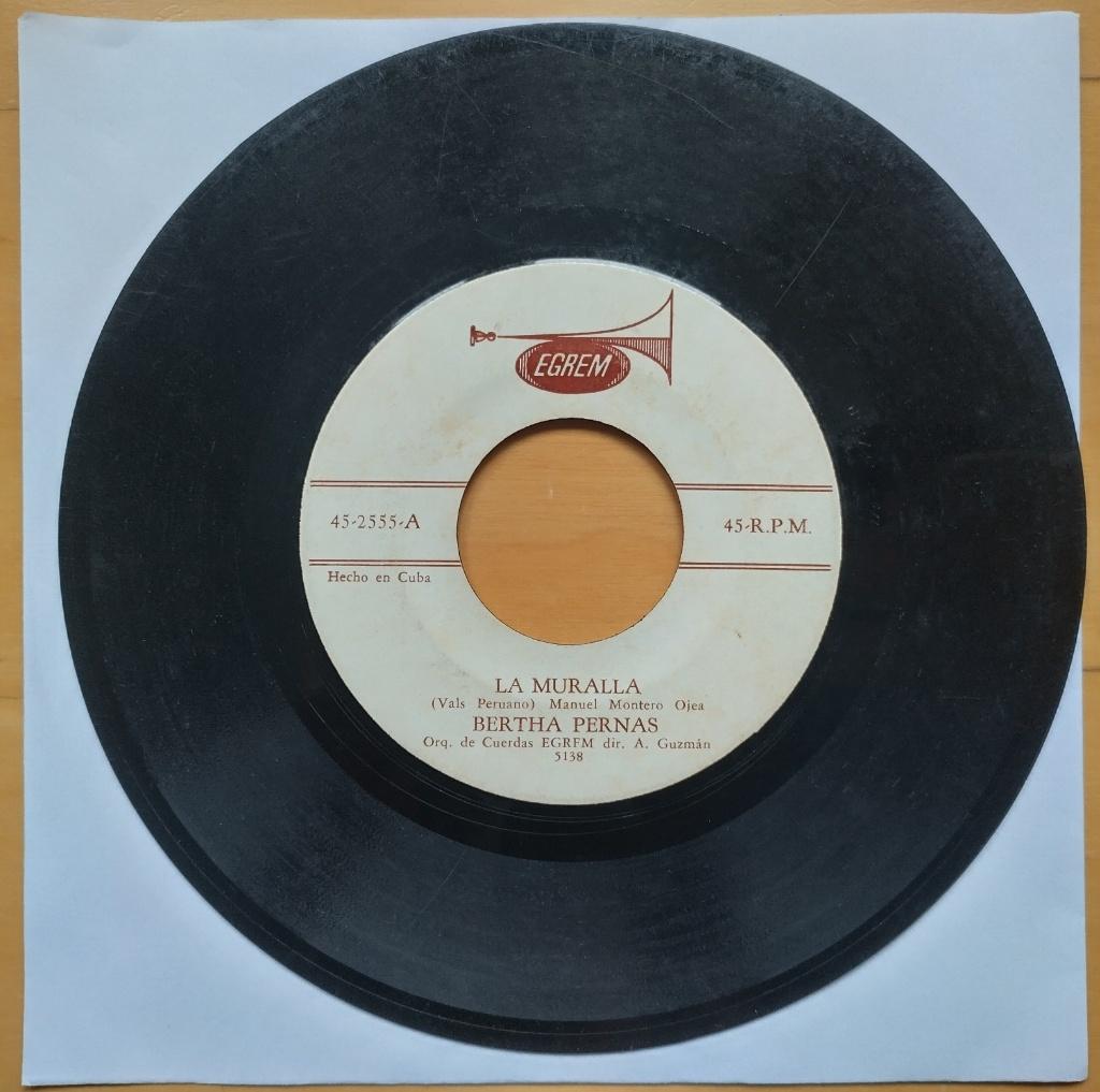 7" Cuba Bertha Pernas - La Muralla Egrem 45~2555 Tango, Originele persing, Ophalen of Verzenden, Gebruikt, Latin en Salsa