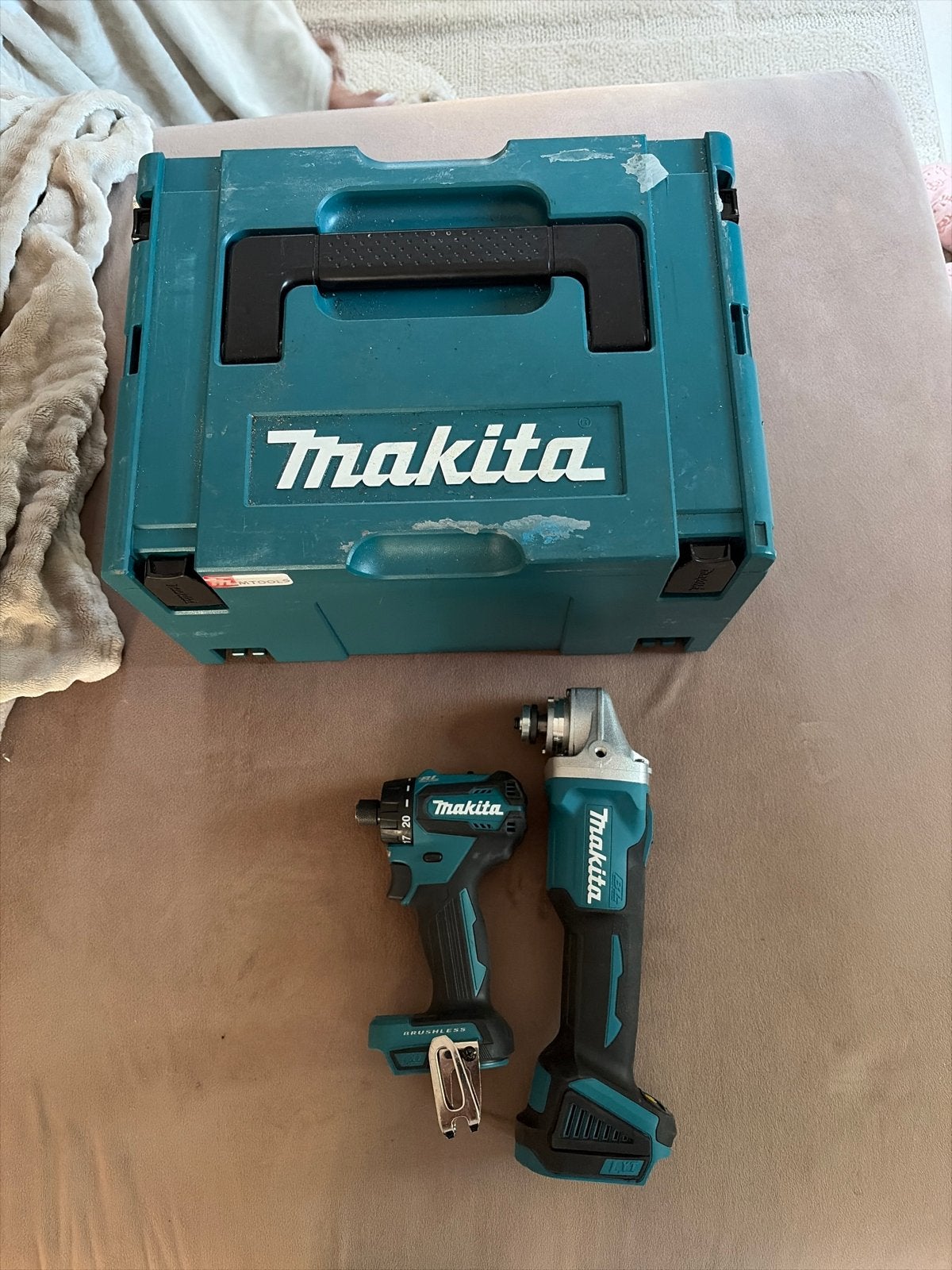 Makita DDF083 18V Boor- en Schroefmachine met haakse slijper, 600 watt of meer, Variabele snelheid, Verzenden, Zo goed als nieuw