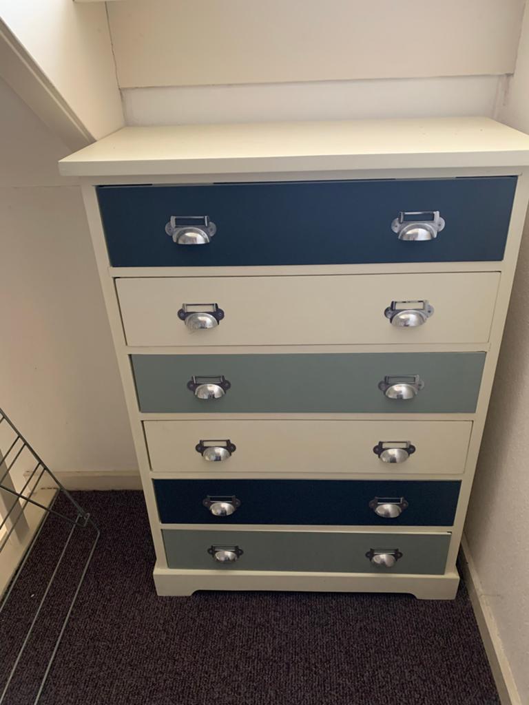 Ladenkast met 6 laden - Grijs/Blauw/Crème, Huis en Inrichting, Kasten | Ladekasten, Ophalen, 5 laden of meer, 100 tot 150 cm, 50 tot 100 cm