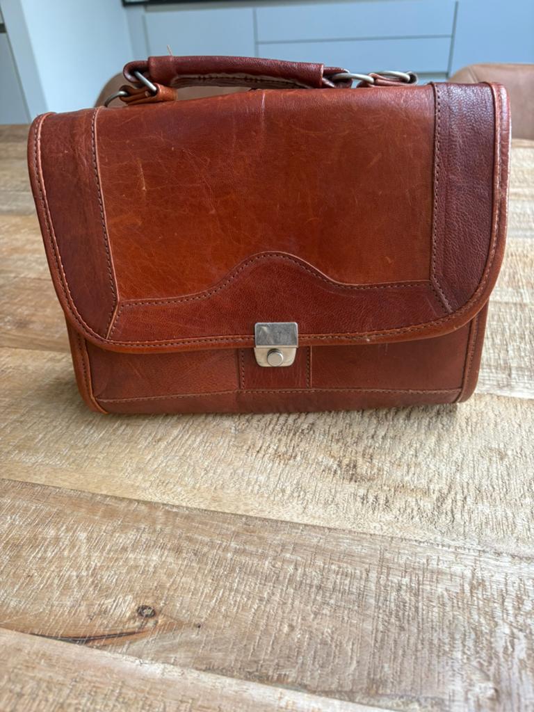 Lederen hand/ schooder tas met rits, Ophalen of Verzenden, Zo goed als nieuw, Bruin, Aktetas of Boekentas