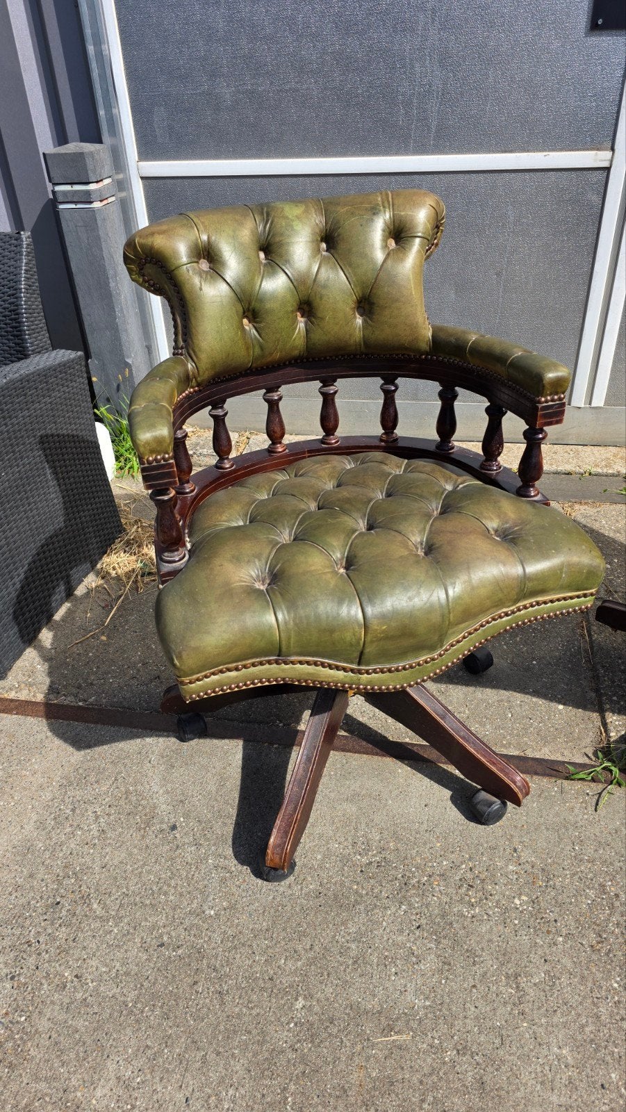Chesterfield captain chairs / bureaustoelen, Ophalen