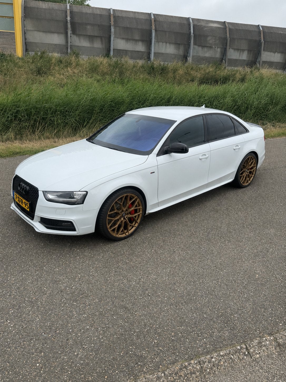 Audi A4  Sport Edition 270pk 3x S-Line zeer mooie Audi, Auto's, Audi, Zwart, 4 cilinders, Wit, Origineel Nederlands