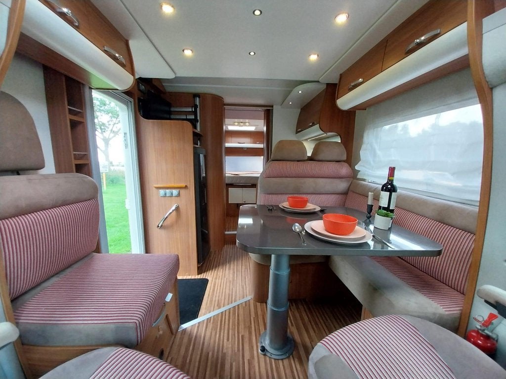 Adria Matrix M670SC met 5 Gordels, Solair, TV en Luchtvering, Caravans en Kamperen, Niet ingevuld, Achteruitrijcamera, Fiat, Vloeistofverwarming