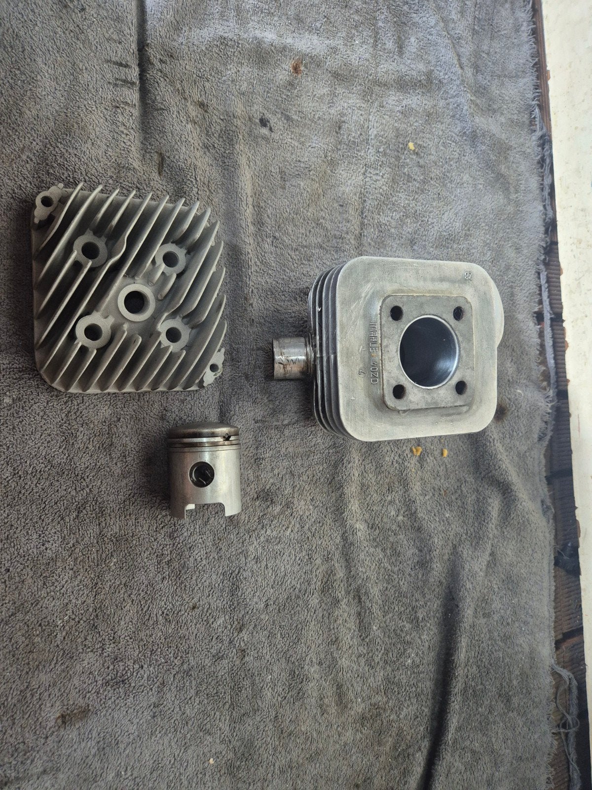 Originele 2 pk Mahle 50 cc cilinder set geforceerde koeling, Rhenen, Boslandweg 148, Ophalen of Verzenden, Cilinder