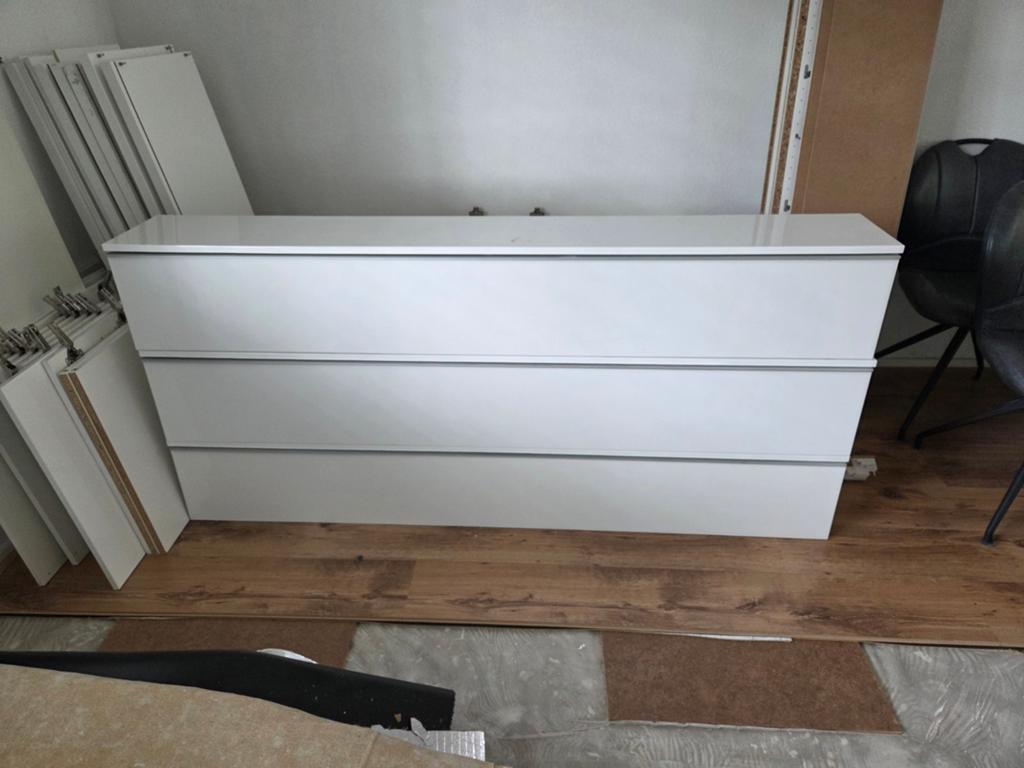 Hoogglans wit dressoir 220x50x50cm, Huis en Inrichting, Kasten | Dressoirs, Ophalen, Kunststof, Zo goed als nieuw, 200 cm of meer