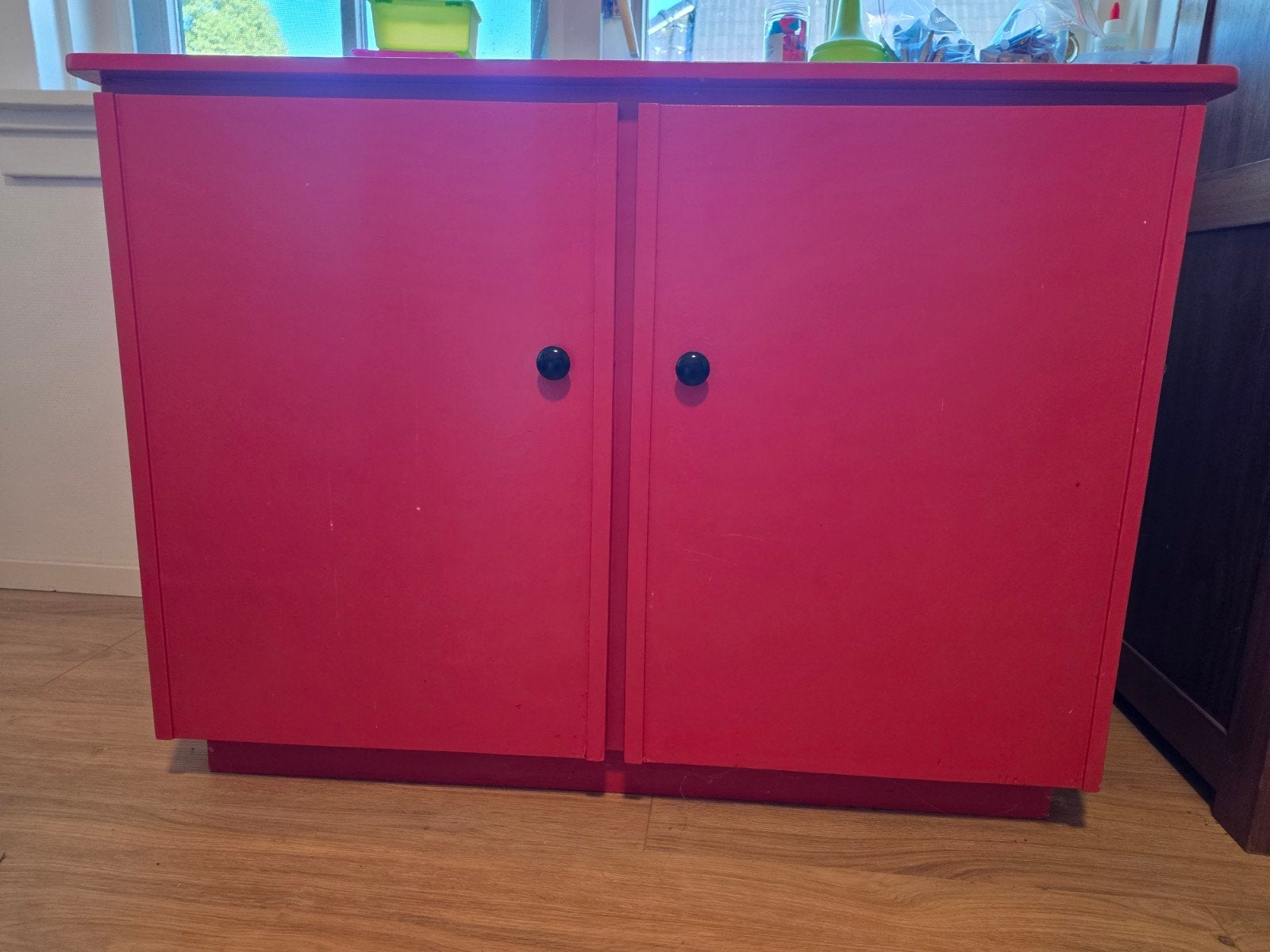 Rood kastje met twee deuren en legplanken, Ophalen, Gebruikt