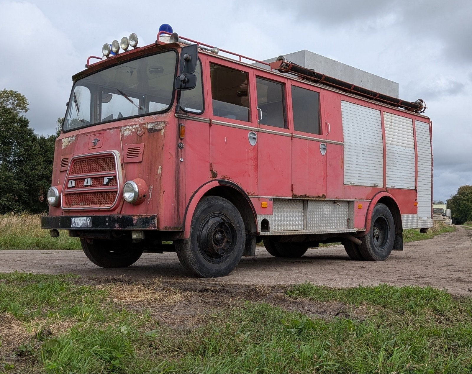 oldtimer (kikkerdaf A1300) Brandweerwagen/ auto camper 1971, Auto's, Achterwielaandrijving, Particulier, Te koop, Rood