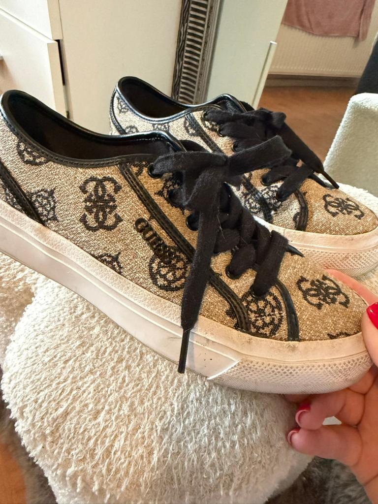 Guess sneakers, Verzenden, Zo goed als nieuw, Zwart, Sneakers of Gympen