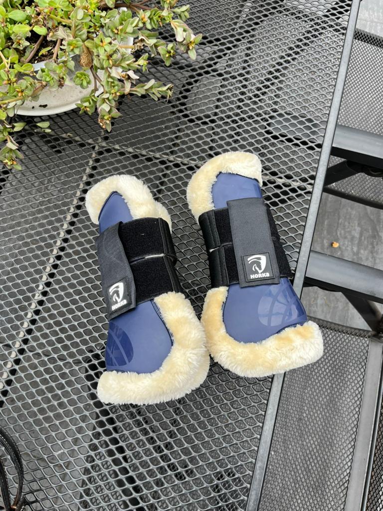 Nieuwe peesbeschermers blauw met bont HORKA maat full, Dieren en Toebehoren, Paarden en Pony's | Beschermers, Ophalen of Verzenden
